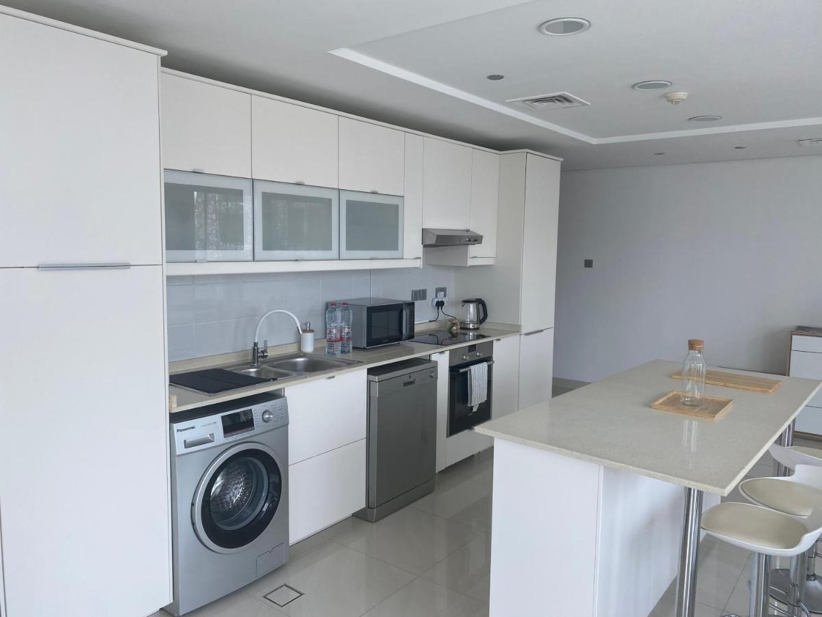 One Bedroom Apartment With Pool & Gym Near Marina Dubai Exterior photo