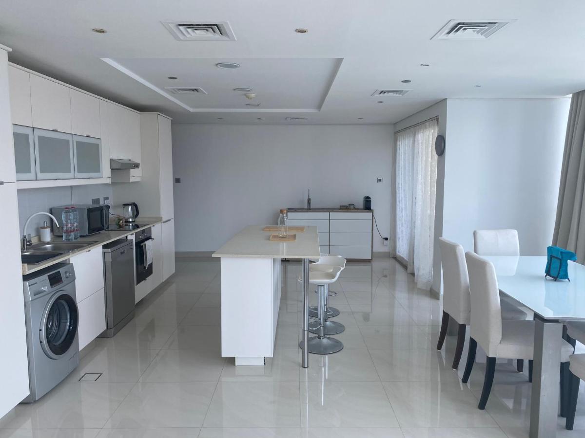 One Bedroom Apartment With Pool & Gym Near Marina Dubai Exterior photo
