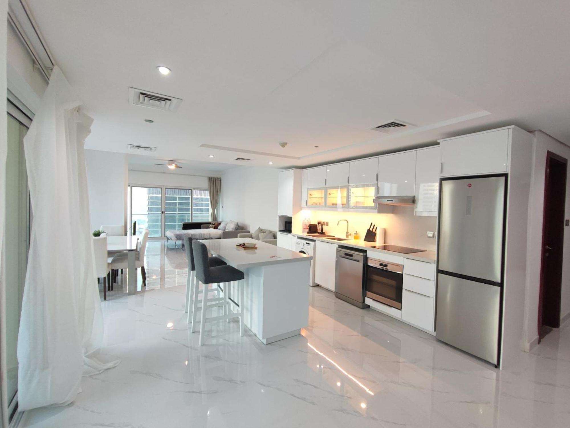 One Bedroom Apartment With Pool & Gym Near Marina Dubai Exterior photo