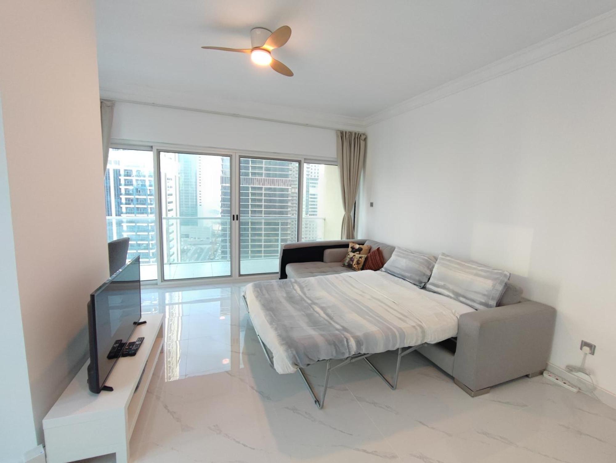 One Bedroom Apartment With Pool & Gym Near Marina Dubai Exterior photo