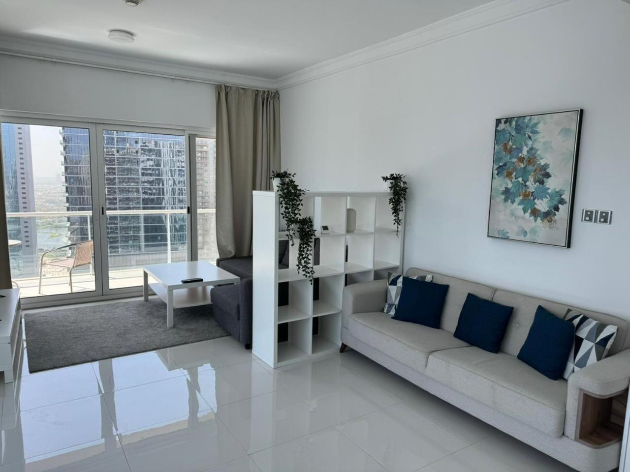One Bedroom Apartment With Pool & Gym Near Marina Dubai Exterior photo